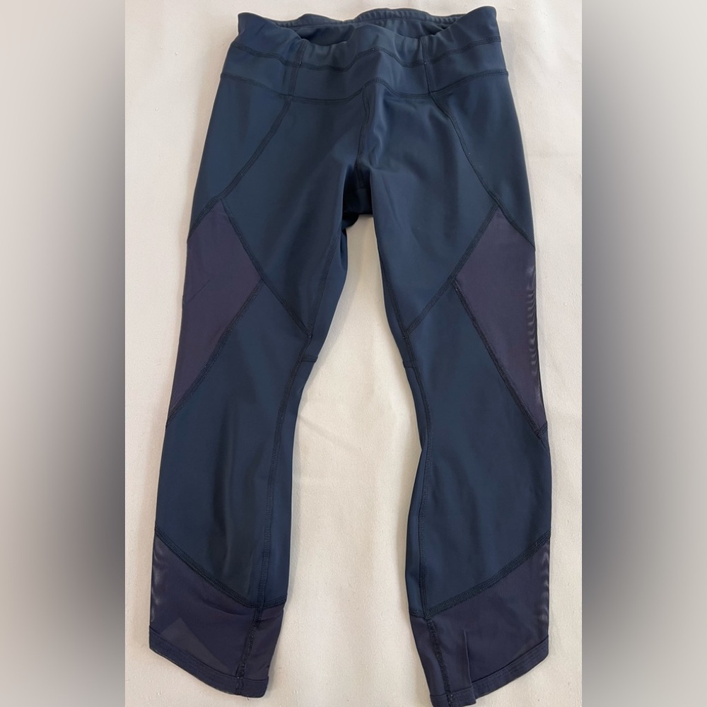 Athleta Cropped Leggings Womens Size M Navy Mesh Panels‎ Stretch Fit